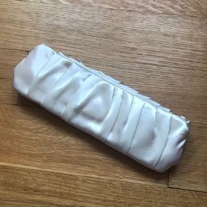 LIKE NEW Satin White Evening/Prom/Wedding Clutch
